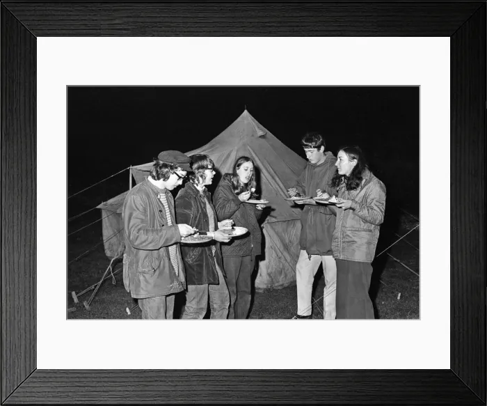 Framed Print : Pupils from the Blue Coat Church of England School, Coventry, on an outdoor expedition Framed Print : Pupils from the Blue Coat Church of England School, Coventry, on an outdoor expedition