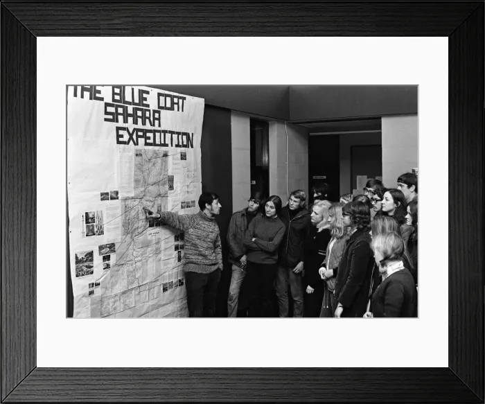 Framed Print : Pupils from the Blue Coat Church of England School, Coventry, on an outdoor expedition Framed Print : Pupils from the Blue Coat Church of England School, Coventry, on an outdoor expedition