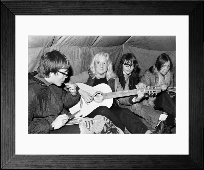 Framed Print : Pupils from the Blue Coat Church of England School, Coventry, on an outdoor expedition Framed Print : Pupils from the Blue Coat Church of England School, Coventry, on an outdoor expedition