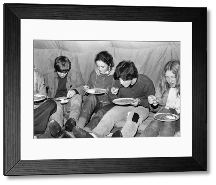 Framed Print : Pupils from the Blue Coat Church of England School, Coventry, on an outdoor expedition Framed Print : Pupils from the Blue Coat Church of England School, Coventry, on an outdoor expedition