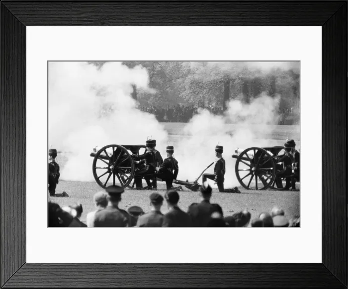 Framed Print : King Faisal of Saudi Arabia, State Visit to London, May 1967 Framed Print : King Faisal of Saudi Arabia, State Visit to London, May 1967