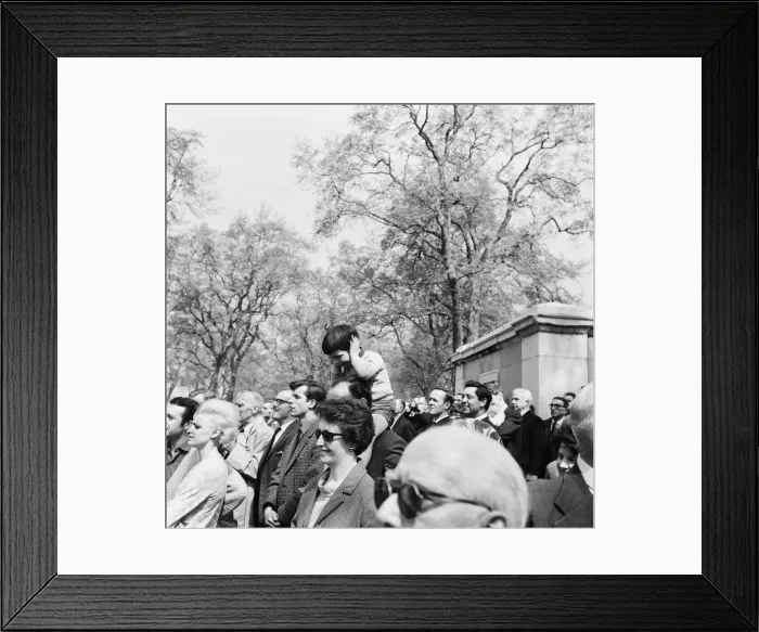 Framed Print : King Faisal of Saudi Arabia, State Visit to London, May 1967 Framed Print : King Faisal of Saudi Arabia, State Visit to London, May 1967