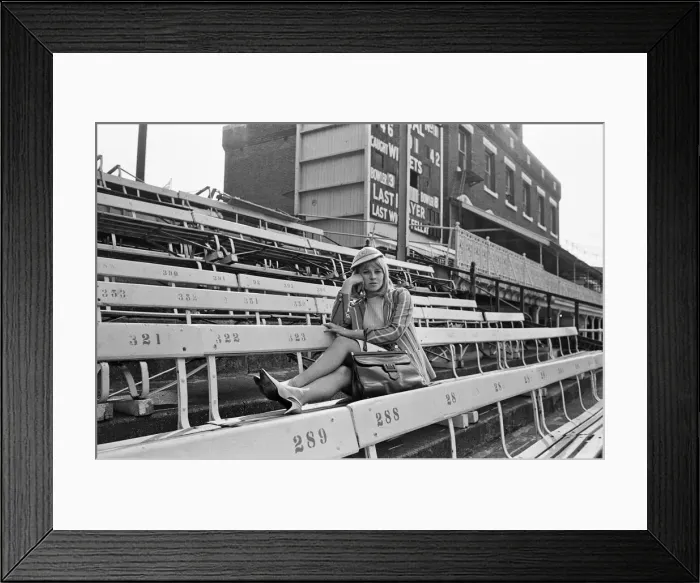 Framed Print : Julie Christie, actor, pictured on the set of the film Darling Framed Print : Julie Christie, actor, pictured on the set of the film Darling