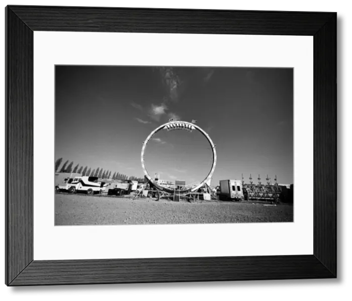 Framed Print : Britains first Super-Loop can be seen at Hayes fairground, Middlesex Framed Print : Britains first Super-Loop can be seen at Hayes fairground, Middlesex