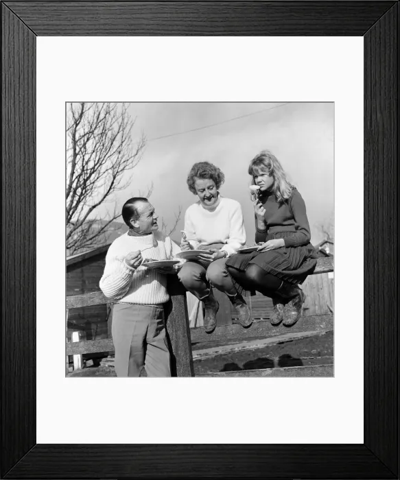 Framed Print : Actor John Mills, wife Mary Hayley Bell and their daughter Hayley Mills pictured out in Framed Print : Actor John Mills, wife Mary Hayley Bell and their daughter Hayley Mills pictured out in