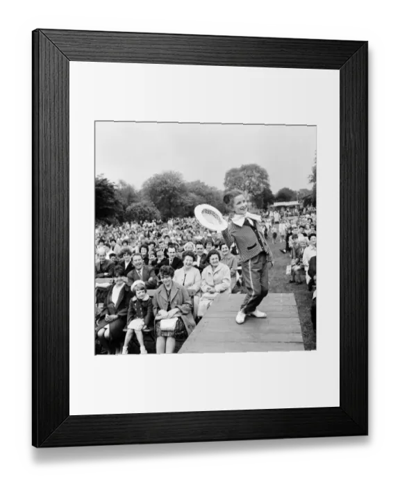 Framed Print : Daily Mirror Day at Belle Vue Zoological Gardens, Belle Vue, Manchester, June 1962