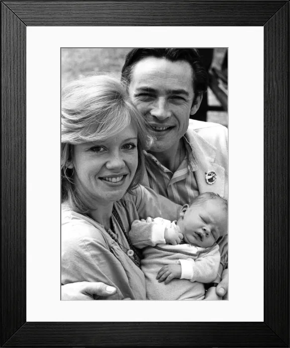 Framed Print : Actress Hayley Mills and actor Leigh Lawson proudly show off their love child for Framed Print : Actress Hayley Mills and actor Leigh Lawson proudly show off their love child for