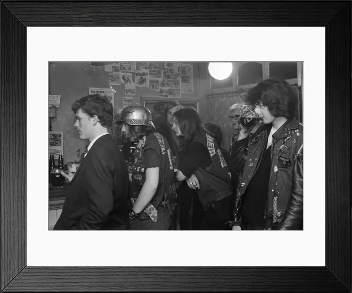 Framed Print : The Oddfellows Arms, Oldbury. Customers, including some Hells Angels watching Framed Print : The Oddfellows Arms, Oldbury. Customers, including some Hells Angels watching