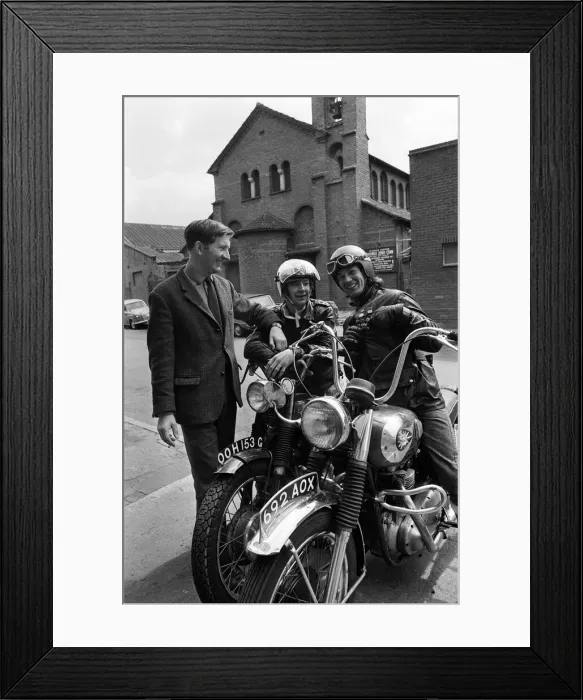 Framed Print : The Rev. Les Milner talking with members Raymond Fox (right Framed Print : The Rev. Les Milner talking with members Raymond Fox (right