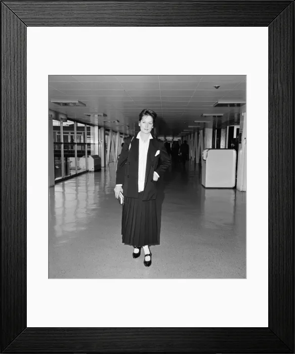 Framed Print : Meryl Streep leaving Heathrow Airport for New York on Concorde. She has been here filming Framed Print : Meryl Streep leaving Heathrow Airport for New York on Concorde. She has been here filming