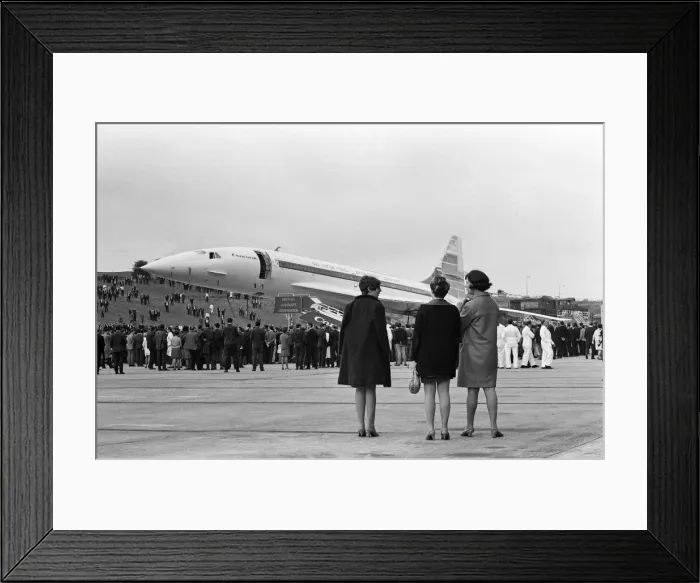 Framed Print : Concorde 002, the British assembled second of the Anglo-French supersonic airliners