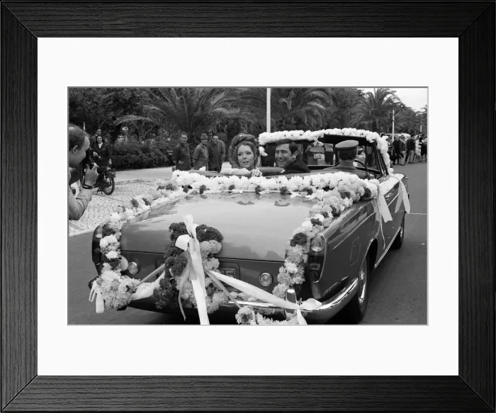 Framed Print : James Bond, played by George Lazenby, pictured marrying Tracey played by Diana Rigg Framed Print : James Bond, played by George Lazenby, pictured marrying Tracey played by Diana Rigg