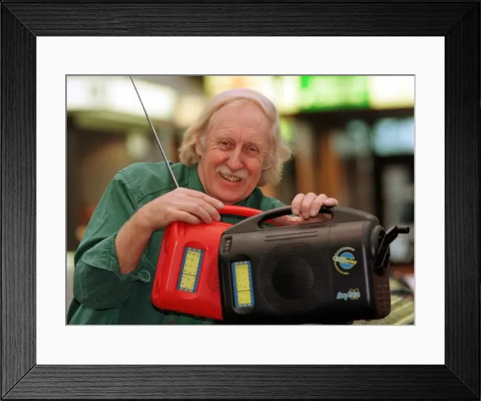 Framed Print : TREVOR BAYLIS INVENTOR OF THE CLOCKWORK RADIO WHICH REVOLUTIONISED COMMUNICATION IN THIRD Framed Print : TREVOR BAYLIS INVENTOR OF THE CLOCKWORK RADIO WHICH REVOLUTIONISED COMMUNICATION IN THIRD