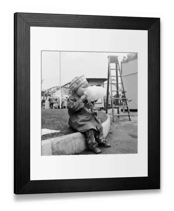 Framed Print : Daily Mirror Day at Belle Vue Zoological Gardens, Belle Vue, Manchester, June 1962