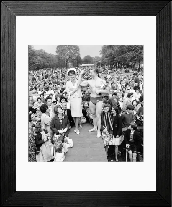 Framed Print : Daily Mirror Day at Belle Vue Zoological Gardens, Belle Vue, Manchester, June 1962