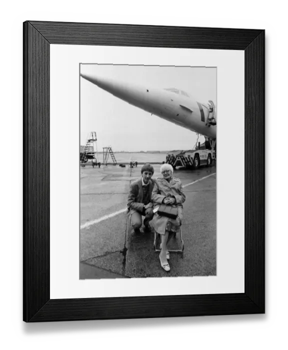 Framed Print : Concorde passengers standing in front of a Concorde. 2nd April 1986