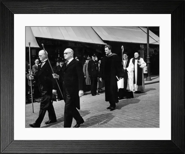 Framed Print : Billy Graham leaves Woolworths stores in the Bull Ring, Birmingham