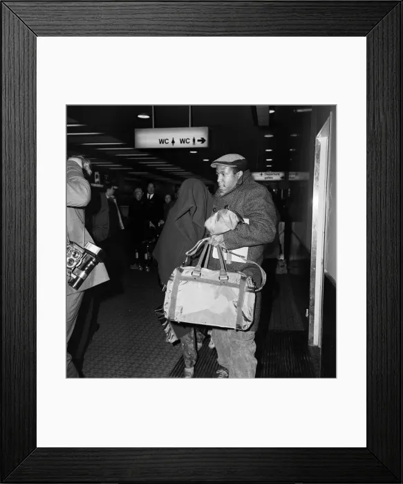 Framed Print : American pop artist Prince leaving Britain with a blanket over his head Framed Print : American pop artist Prince leaving Britain with a blanket over his head