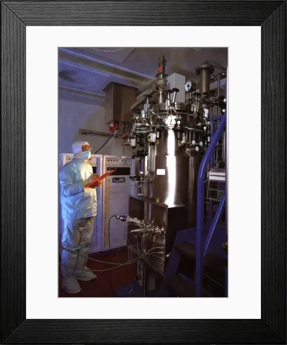 Framed Print : Dr Peter Hambledon WORKS AT THE CENTRE FOR APPLIED MICROBIOLOGY AND RESEARCH Framed Print : Dr Peter Hambledon WORKS AT THE CENTRE FOR APPLIED MICROBIOLOGY AND RESEARCH