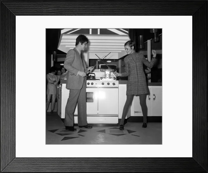 Framed Print : Twiggy with her manager, Justin de Villeneuve in one of the stands at the Ideal Home Framed Print : Twiggy with her manager, Justin de Villeneuve in one of the stands at the Ideal Home