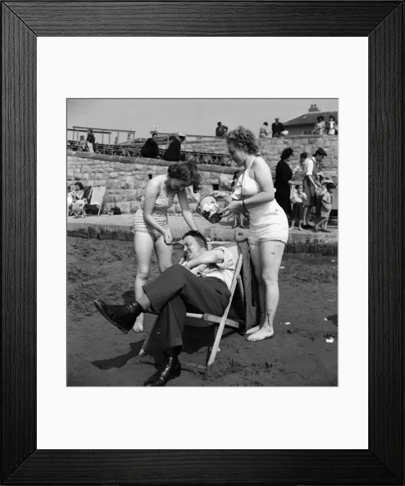Framed Print : Holiday scenes in Weston-super-Mare, Somerset, England. 26th August 1949 Framed Print : Holiday scenes in Weston-super-Mare, Somerset, England. 26th August 1949
