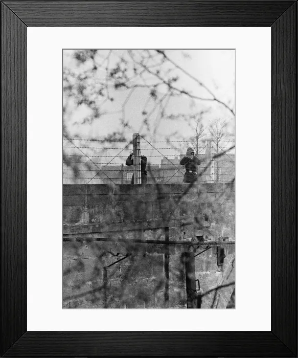Framed Print : Frontier scenes at the East West Germany border. 17th April 1961 Framed Print : Frontier scenes at the East West Germany border. 17th April 1961
