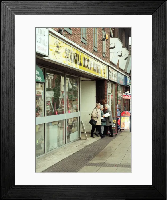 Framed Print : The final days of Solihull Indoor Market, West Midlands. 30th December 1998 Framed Print : The final days of Solihull Indoor Market, West Midlands. 30th December 1998