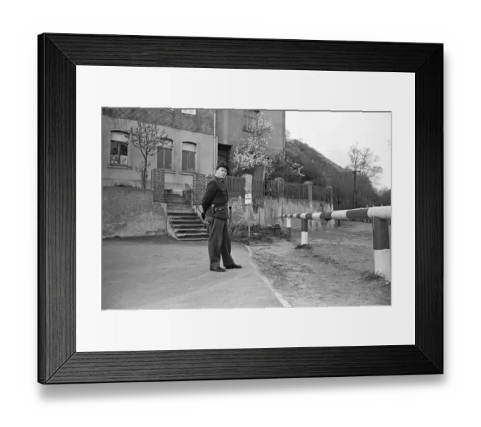 Framed Print : Frontier scenes at the East West Germany border. 17th April 1961