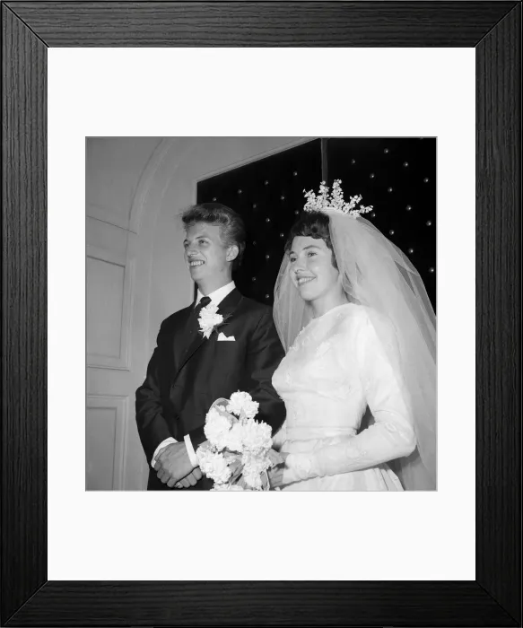 Framed Print : Tommy Steele marries Ann Donoghue at St Patricks Church, Soho Square, London Framed Print : Tommy Steele marries Ann Donoghue at St Patricks Church, Soho Square, London