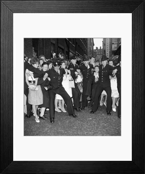 Framed Print : Fans waiting outside the wedding of Tommy Steele and Ann Donoghue at St Patrick Framed Print : Fans waiting outside the wedding of Tommy Steele and Ann Donoghue at St Patrick