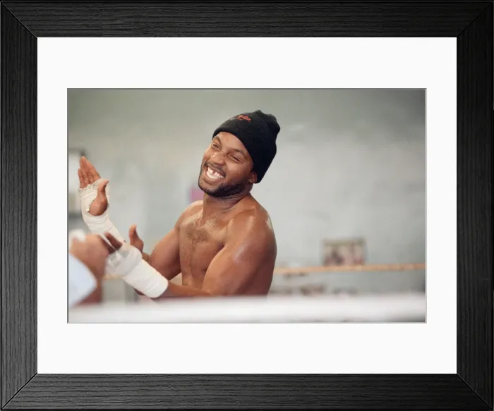 Framed Print : WBC super-middleweight champion Nigel Benn training ahead of his fight with Italian Mauro Framed Print : WBC super-middleweight champion Nigel Benn training ahead of his fight with Italian Mauro