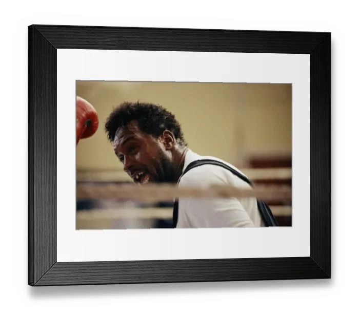Framed Print : WBC super-middleweight champion Nigel Benn training ahead of his fight with Italian Mauro Framed Print : WBC super-middleweight champion Nigel Benn training ahead of his fight with Italian Mauro