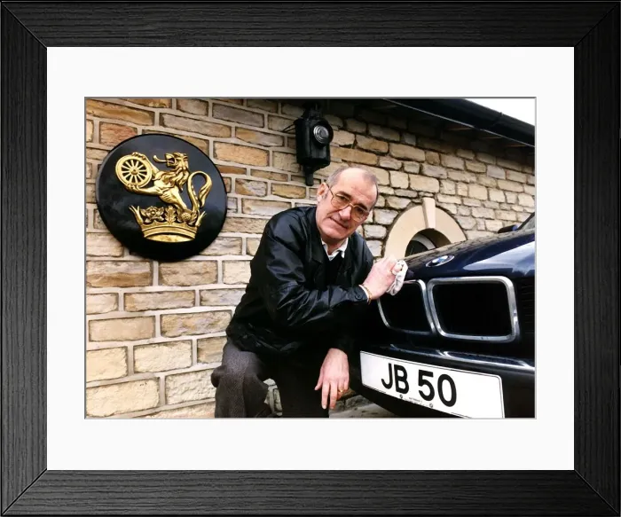 Framed Print : Jim Bowen Comedian / TV Presenter polishing his BMW car Framed Print : Jim Bowen Comedian / TV Presenter polishing his BMW car