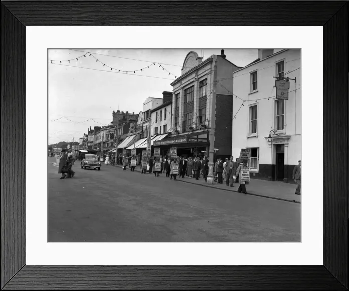 Framed Print : Shops on the seafront in Southend-on-Sea, Essex, England. 3rd August 1954 Framed Print : Shops on the seafront in Southend-on-Sea, Essex, England. 3rd August 1954