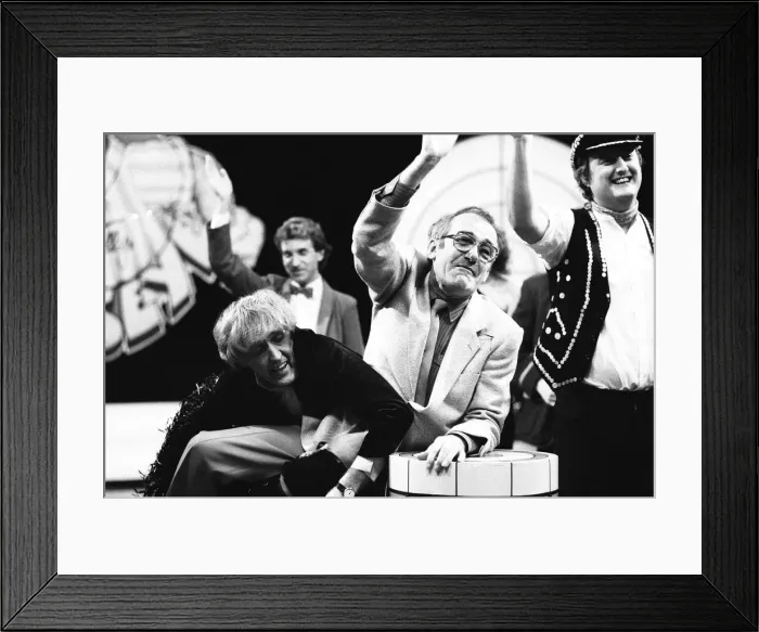 Framed Print : Rod Hulll and Emu seen here with Jim Bowen during a cheque presentation to the NSPCC Framed Print : Rod Hulll and Emu seen here with Jim Bowen during a cheque presentation to the NSPCC