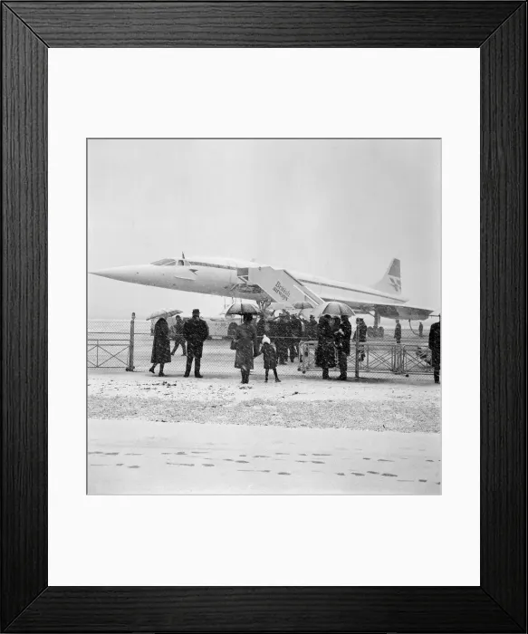 Framed Print : Her Majesty Elizabeth II and Prince Philip leaving Heathrow Airport for Bahrain Framed Print : Her Majesty Elizabeth II and Prince Philip leaving Heathrow Airport for Bahrain