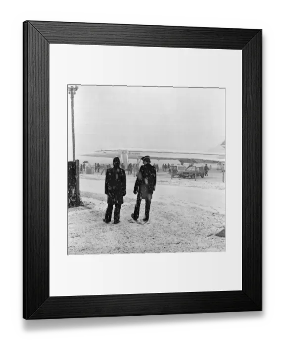 Framed Print : Her Majesty Elizabeth II and Prince Philip leaving Heathrow Airport for Bahrain Framed Print : Her Majesty Elizabeth II and Prince Philip leaving Heathrow Airport for Bahrain