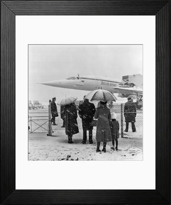 Framed Print : Her Majesty Elizabeth II and Prince Philip leaving Heathrow Airport for Bahrain Framed Print : Her Majesty Elizabeth II and Prince Philip leaving Heathrow Airport for Bahrain