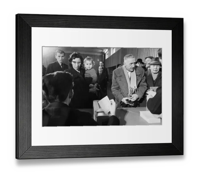 Framed Print : For the first time since its erection, the Berlin Wall is opened for border crossings for Framed Print : For the first time since its erection, the Berlin Wall is opened for border crossings for