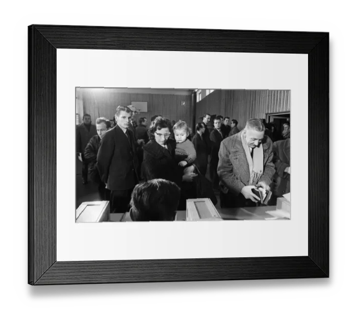 Framed Print : For the first time since its erection, the Berlin Wall is opened for border crossings for Framed Print : For the first time since its erection, the Berlin Wall is opened for border crossings for