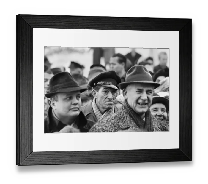 Framed Print : For the first time since its erection, the Berlin Wall is opened for border crossings for