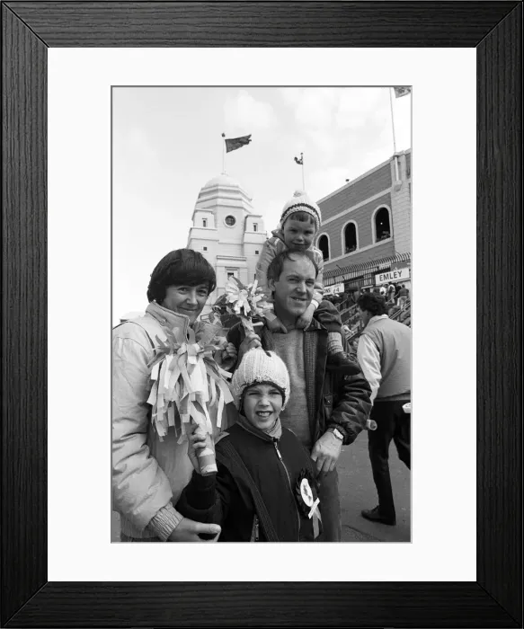 Framed Print : Emley v Colne Dynamoes F. C. in the Football Association Challenge Vase Final held Framed Print : Emley v Colne Dynamoes F. C. in the Football Association Challenge Vase Final held