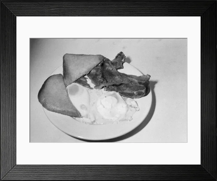 Framed Print : Fried Eggs, Fried Bacon and Fried Bread on a plate. Picture taken 9th August