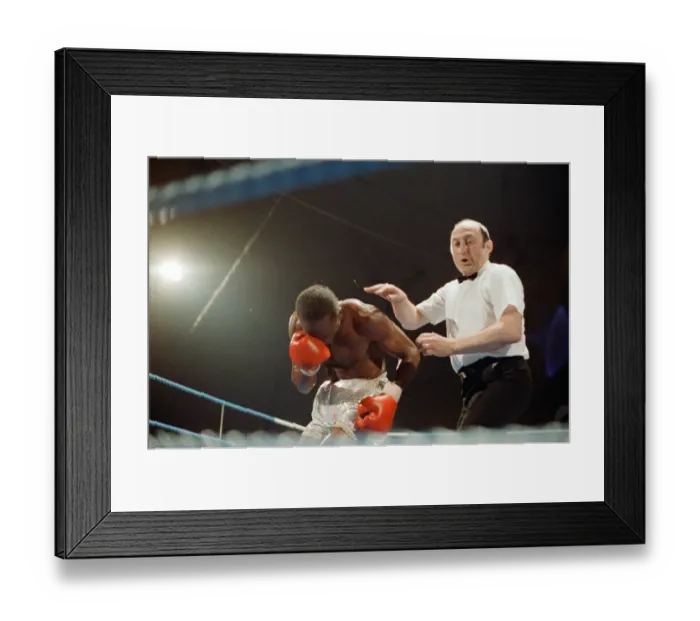 Framed Print : Michael Watson vs Nigel Benn for the British Commonwealth middleweight title