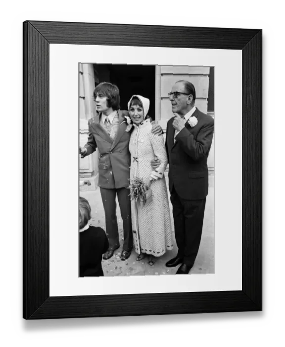 Framed Print : Actress Una Stubbs marries Nicky Henson (son of Leslie Henson). Wandsworth Town Hall