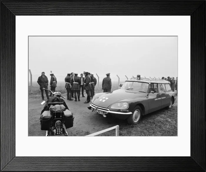 Framed Print : Concorde prototype 001 flies for the first time, at Toulouse Airport, France Framed Print : Concorde prototype 001 flies for the first time, at Toulouse Airport, France