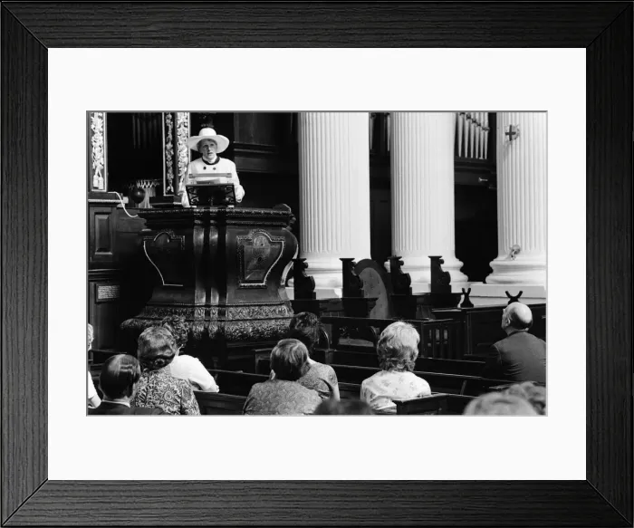 Framed Print : Television chef, Fanny Cradock, speaking from the pulpit, St Mary Woolnoth Church Framed Print : Television chef, Fanny Cradock, speaking from the pulpit, St Mary Woolnoth Church