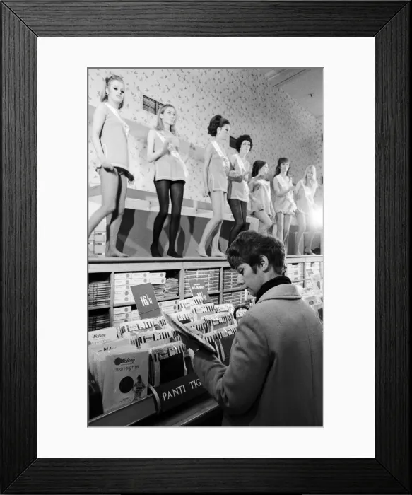 Framed Print : London stores are holding a shopping festival, the Britain is Great
