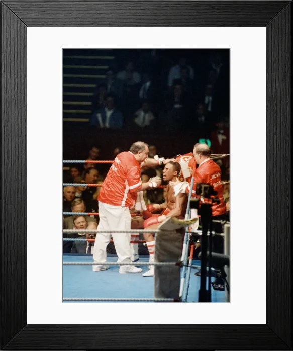 Framed Print : Mike McCallum vs Michael Watson for the WBA middleweight title Framed Print : Mike McCallum vs Michael Watson for the WBA middleweight title