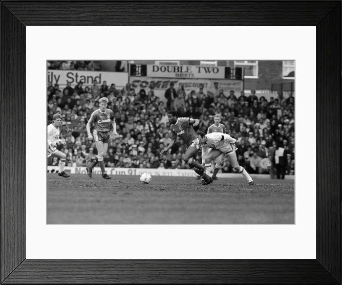 Framed Print : Leeds United v Liverpool. Final score 5-4 to Liverpool, League Division One, Elland Road
